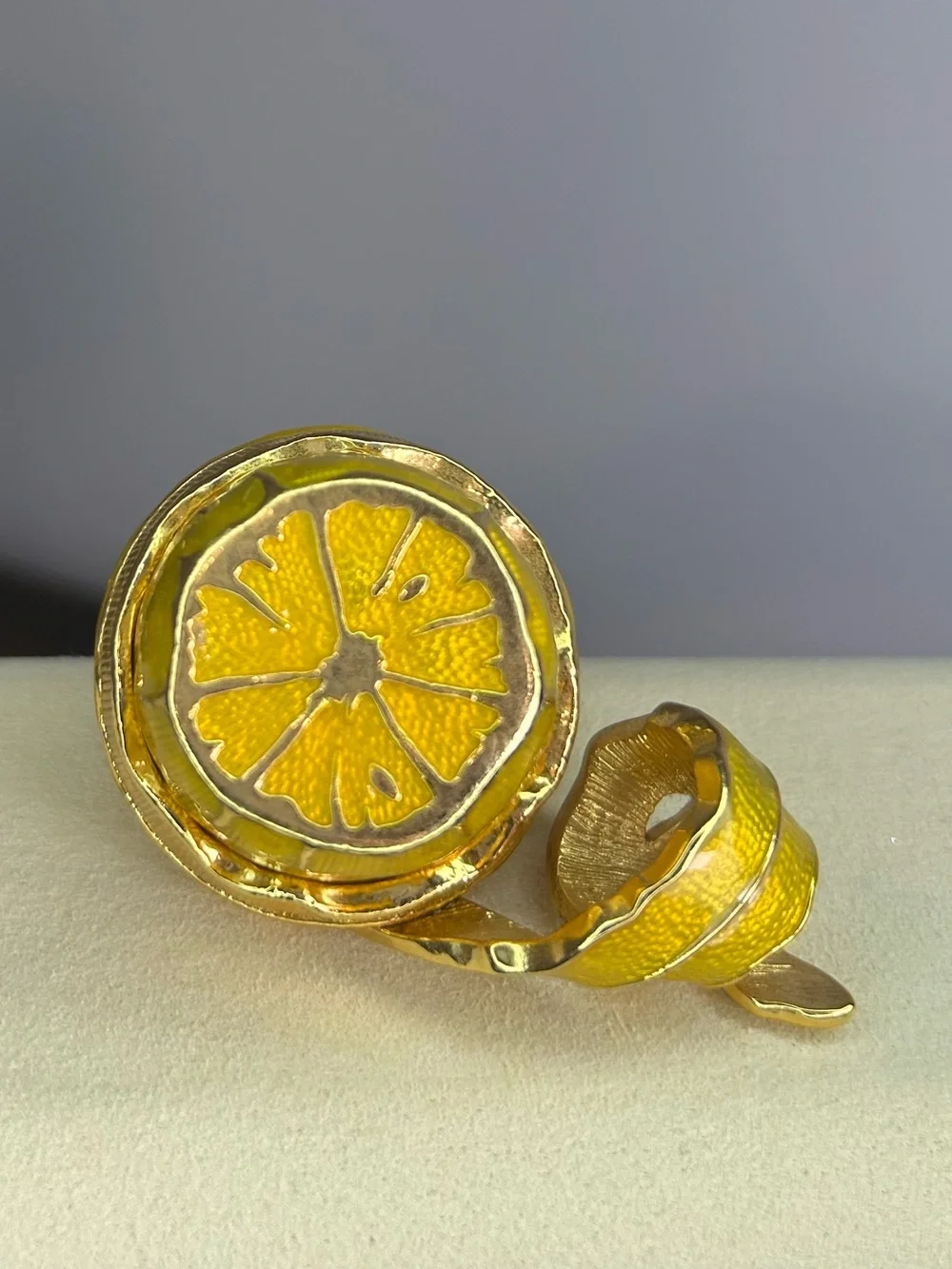 Edgar Berebi Lemon Enamel Trinket Box w/ Matching Charm Citrus Rare Collectible - Picture 9 of 16